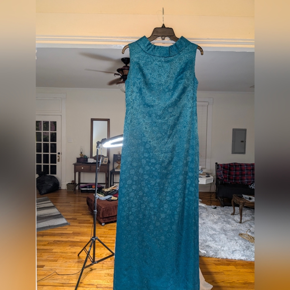 Elegant Teal Sleeveless Dress